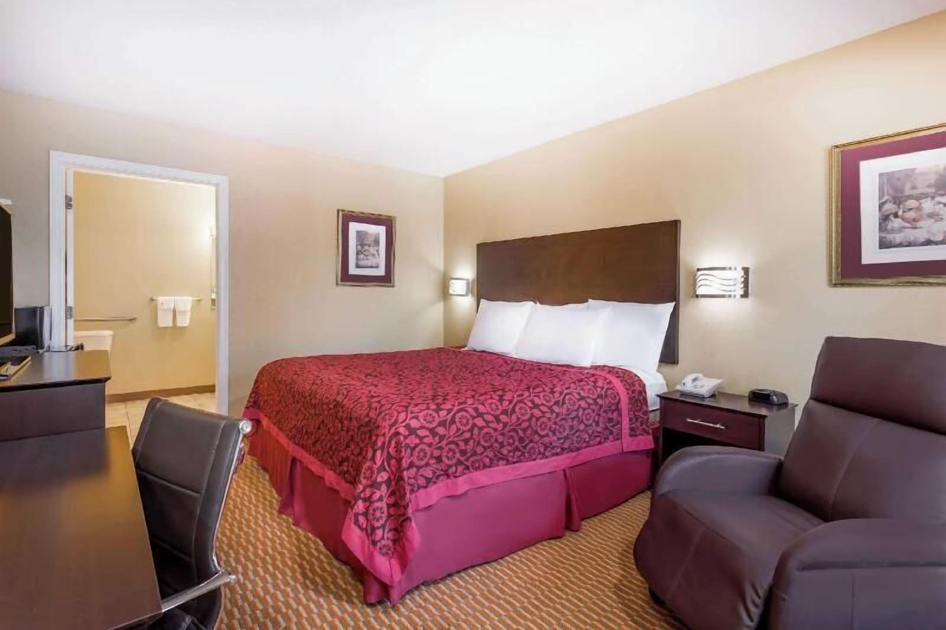 Desk, iron/ironing board, rollaway beds, free WiFi