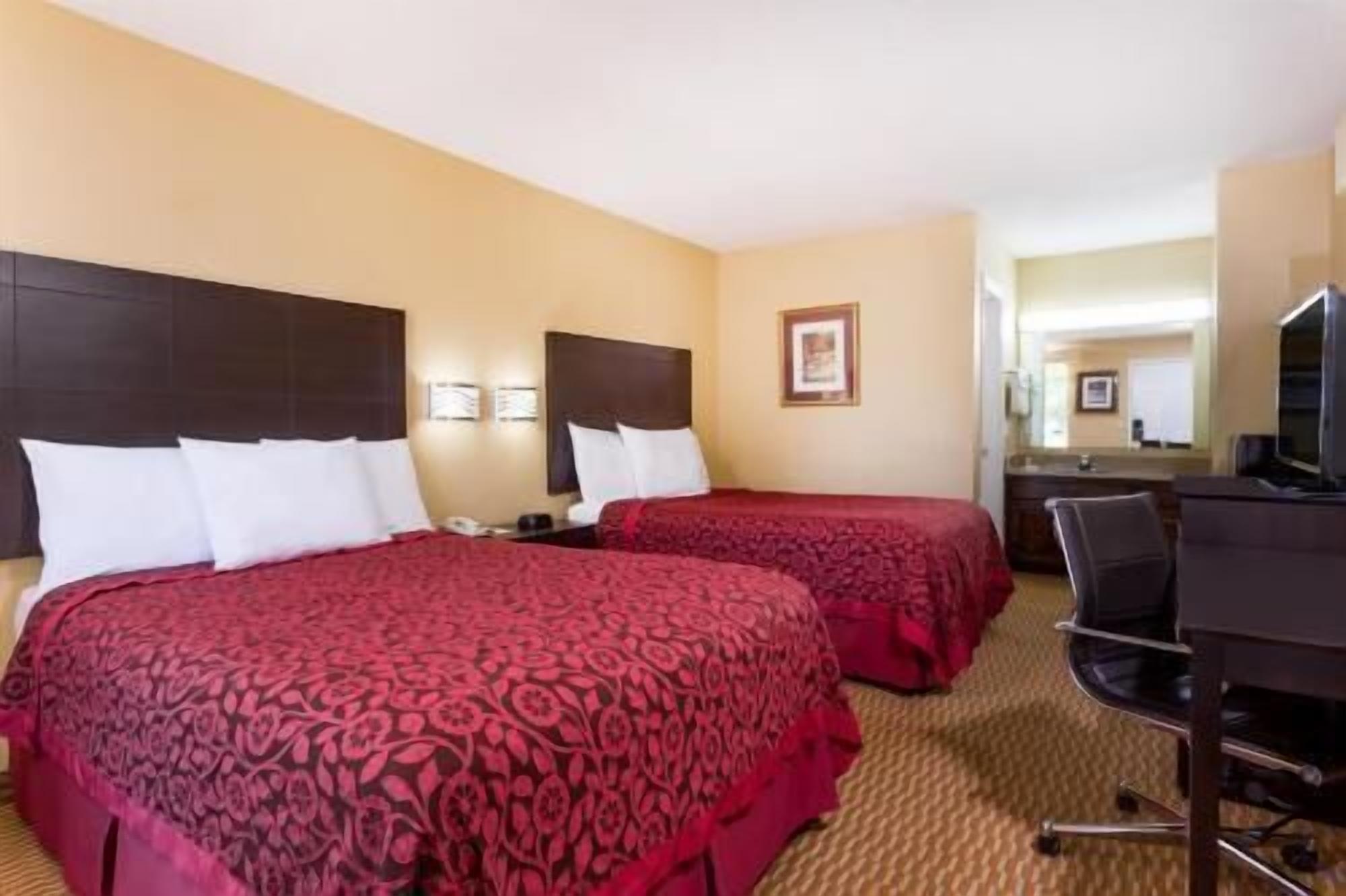 Desk, iron/ironing board, rollaway beds, free WiFi