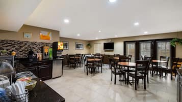 Tägliches inbegriffenes kontinentales Frühstück