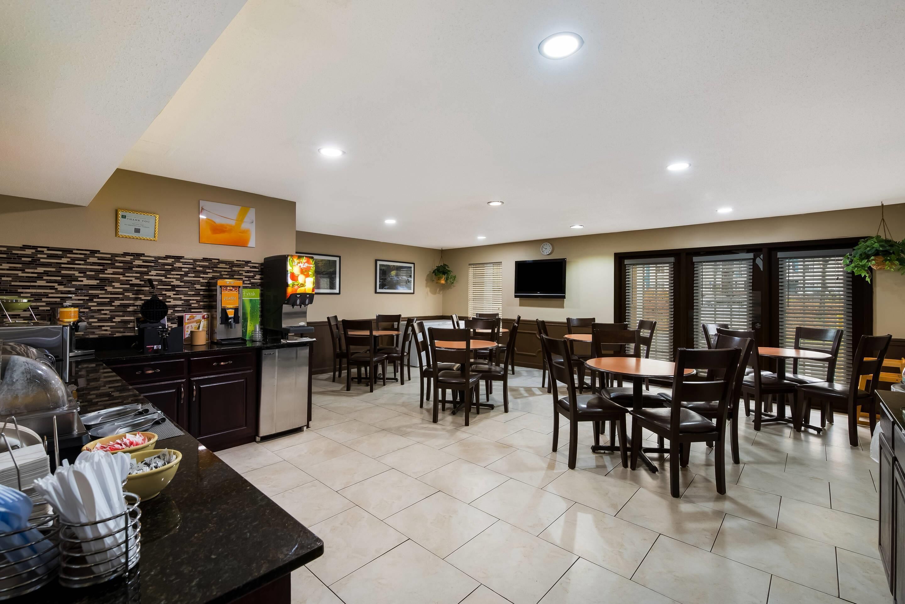 Free daily continental breakfast