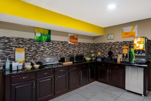 Free daily continental breakfast