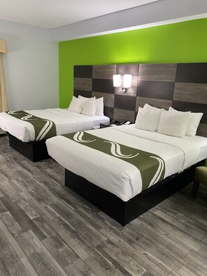 Standardrum - 2 dubbelsängar - icke-rökare | Bäddmadrasser, unika möbler, skrivbord och strykjärn/strykbräda