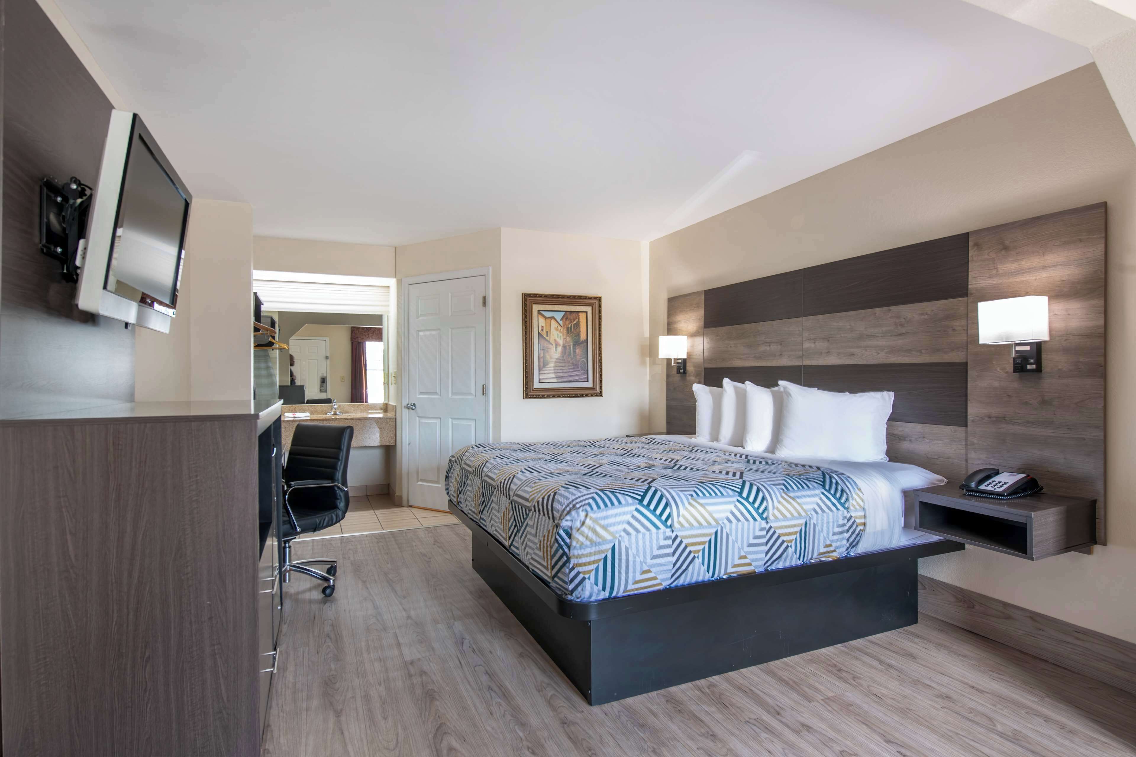 舒適加層、客房內保險箱、書桌、遮光布/窗簾