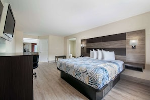 Pillowtop beds, in-room safe, desk, blackout drapes - Motel 6  Macon, GA – I-475 (Macon)