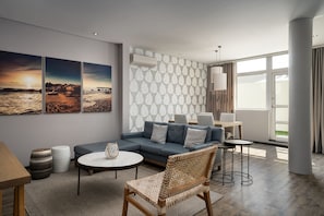 Suite, 1 Bedroom, Smoking, Mountain View (Balcony) | Lounge - Protea Hotel by Marriott Cape Town Sea Point (Cape Town)