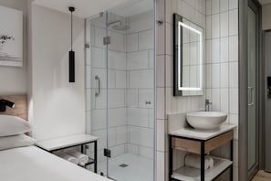Room, 1 King Bed | Bathroom