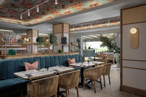 2 Restaurants, Frühstück