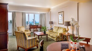 Suite, 1 Schlafzimmer, Nichtraucher, Meerblick | Hochwertige Bettwaren, Tempur-Pedic-Betten, Minibar, Zimmersafe