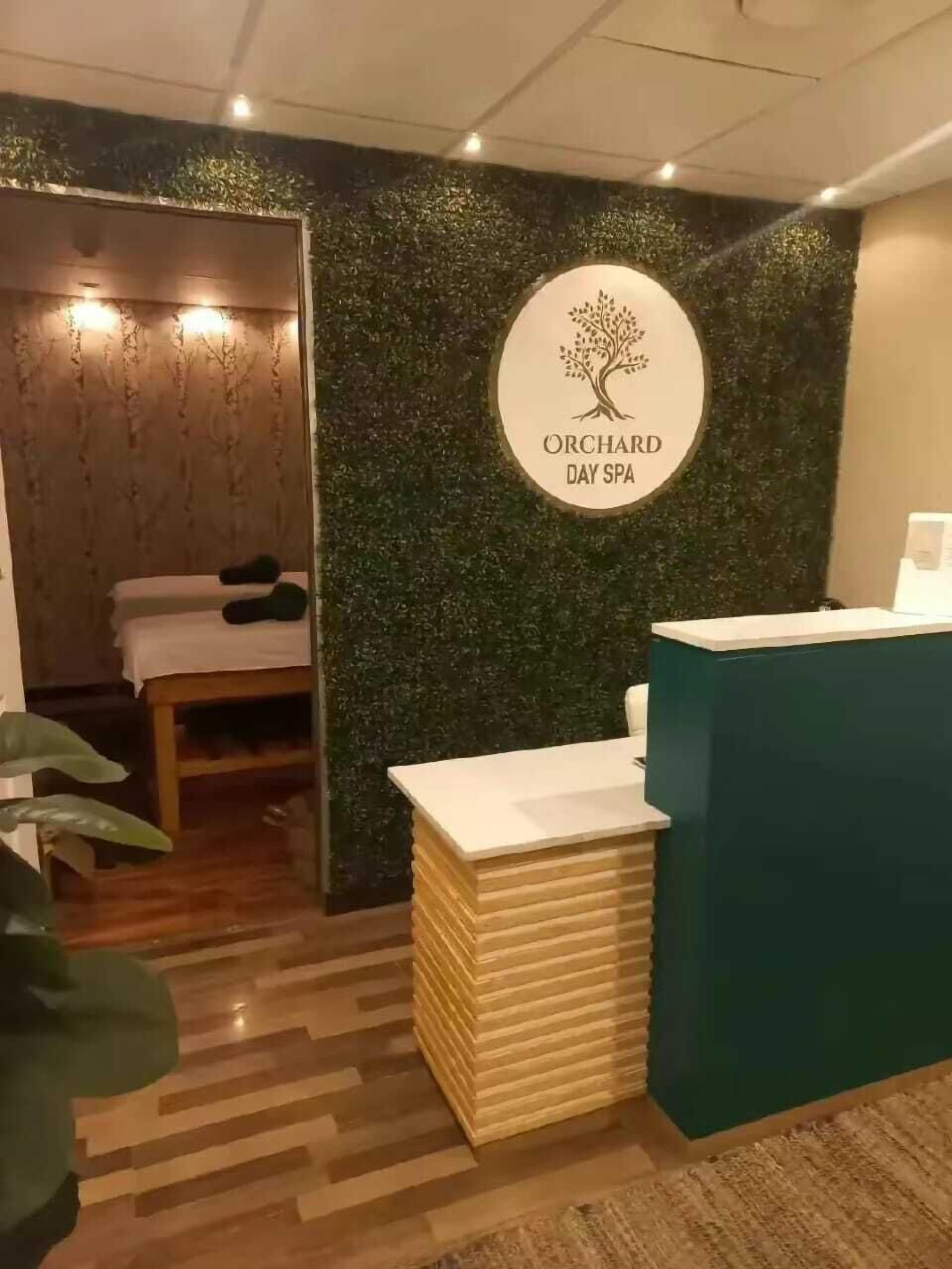 Vartalohoitoja, kuumakivihierontaa, syväkudoshierontaa