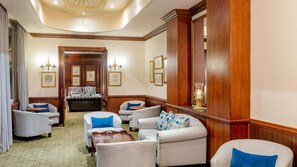 Ofereix vistes a la platja i s'hi serveixen esmorzars, dinars i sopars 