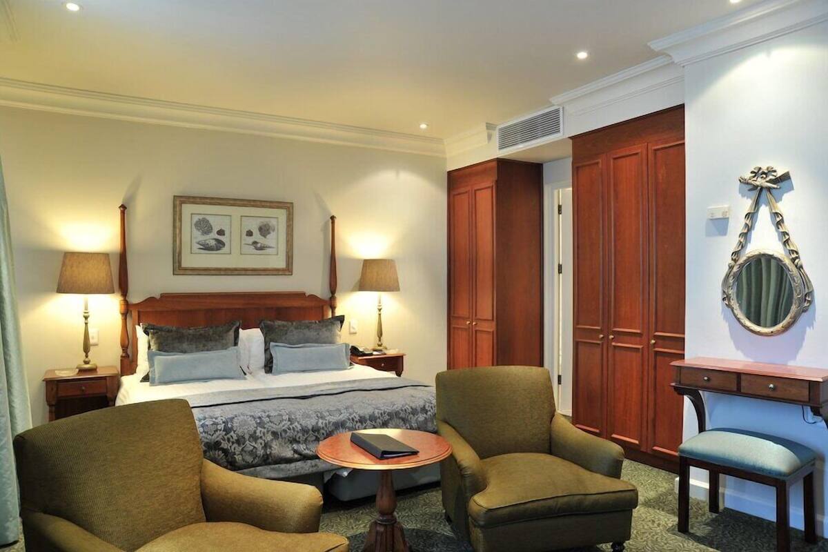 Executive Room | 1 bedroom, premium bedding, down comforters, Tempur-Pedic beds