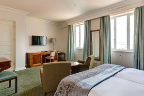 Executive Twin Room | 2 bedrooms, premium bedding, Tempur-Pedic beds, minibar