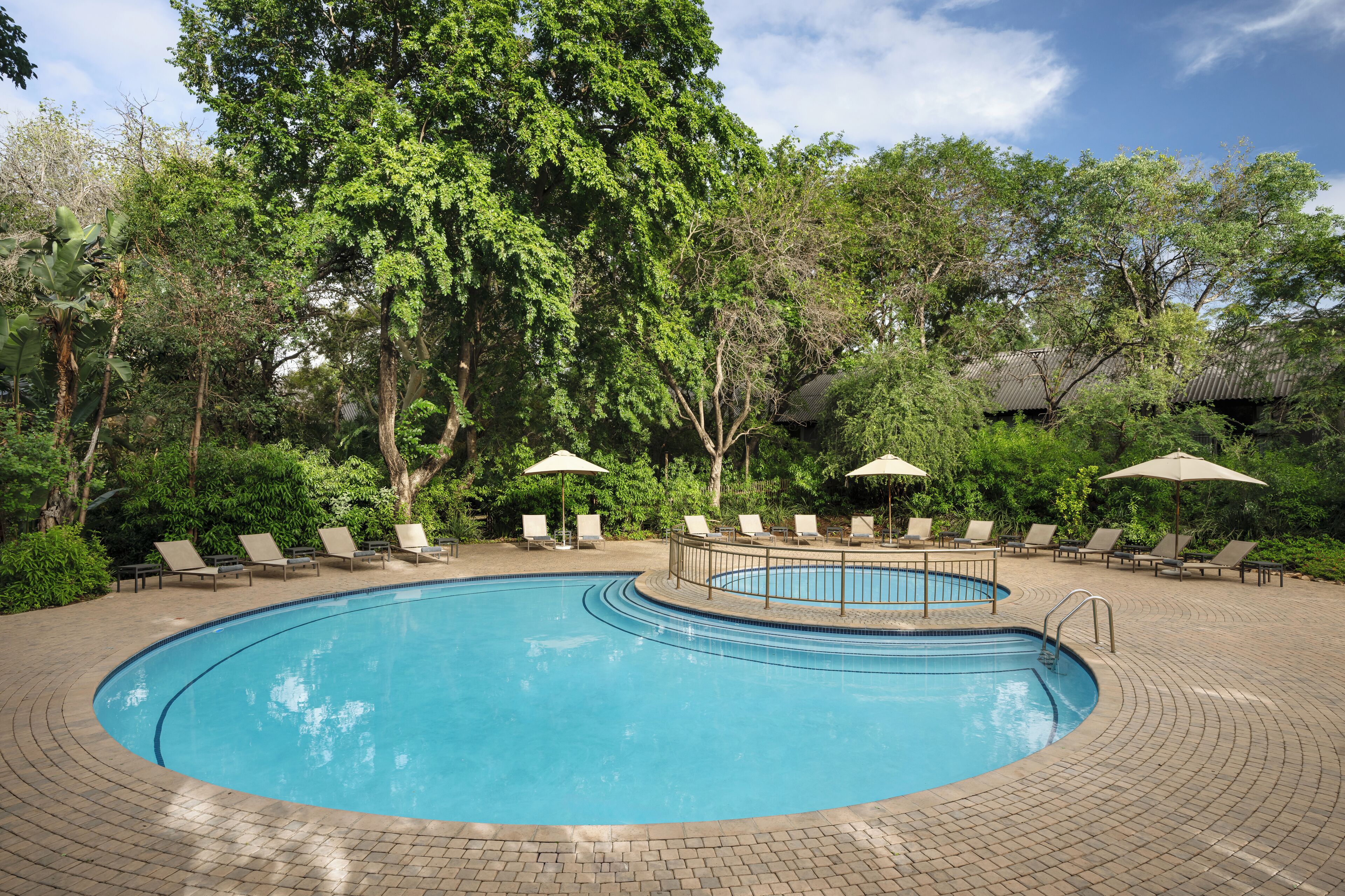 2 outdoor pools, sun loungers