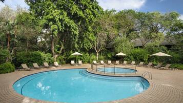 2 outdoor pools, sun loungers