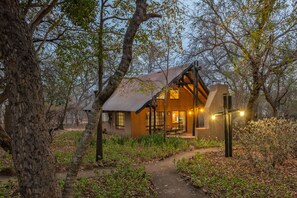 Kruger Self-Catering Chalet | Terrace/patio