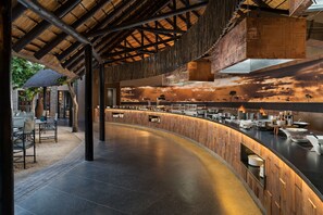 3 restaurants servant le petit déjeuner, spécialités Cuisine locale