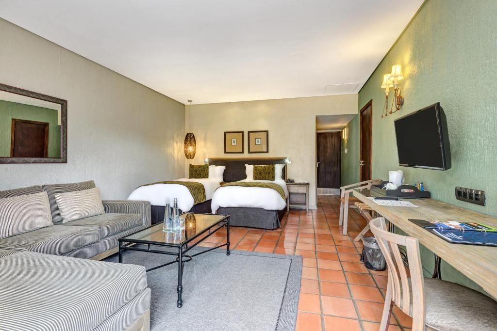 Hochwertige Bettwaren, Minibar, Zimmersafe, Schreibtisch