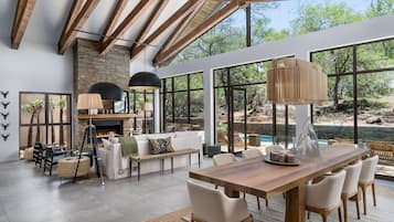 Nkanyi Suite | Living area