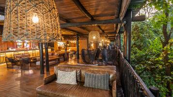 2 bares o lounges, bar junto a la alberca