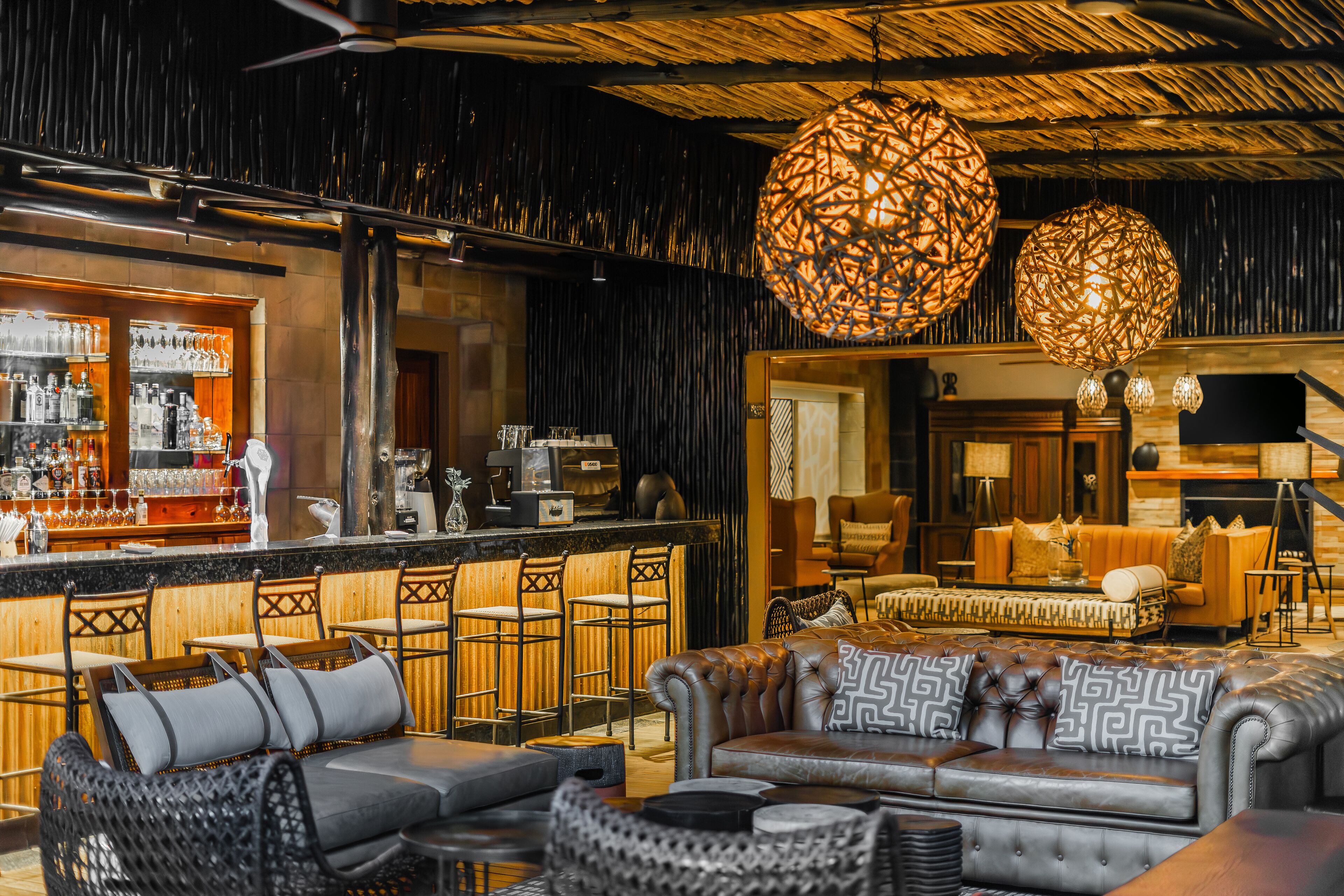 2 bars/lounges, poolside bar