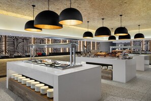 3 restaurants; breakfast, lunch, and dinner served