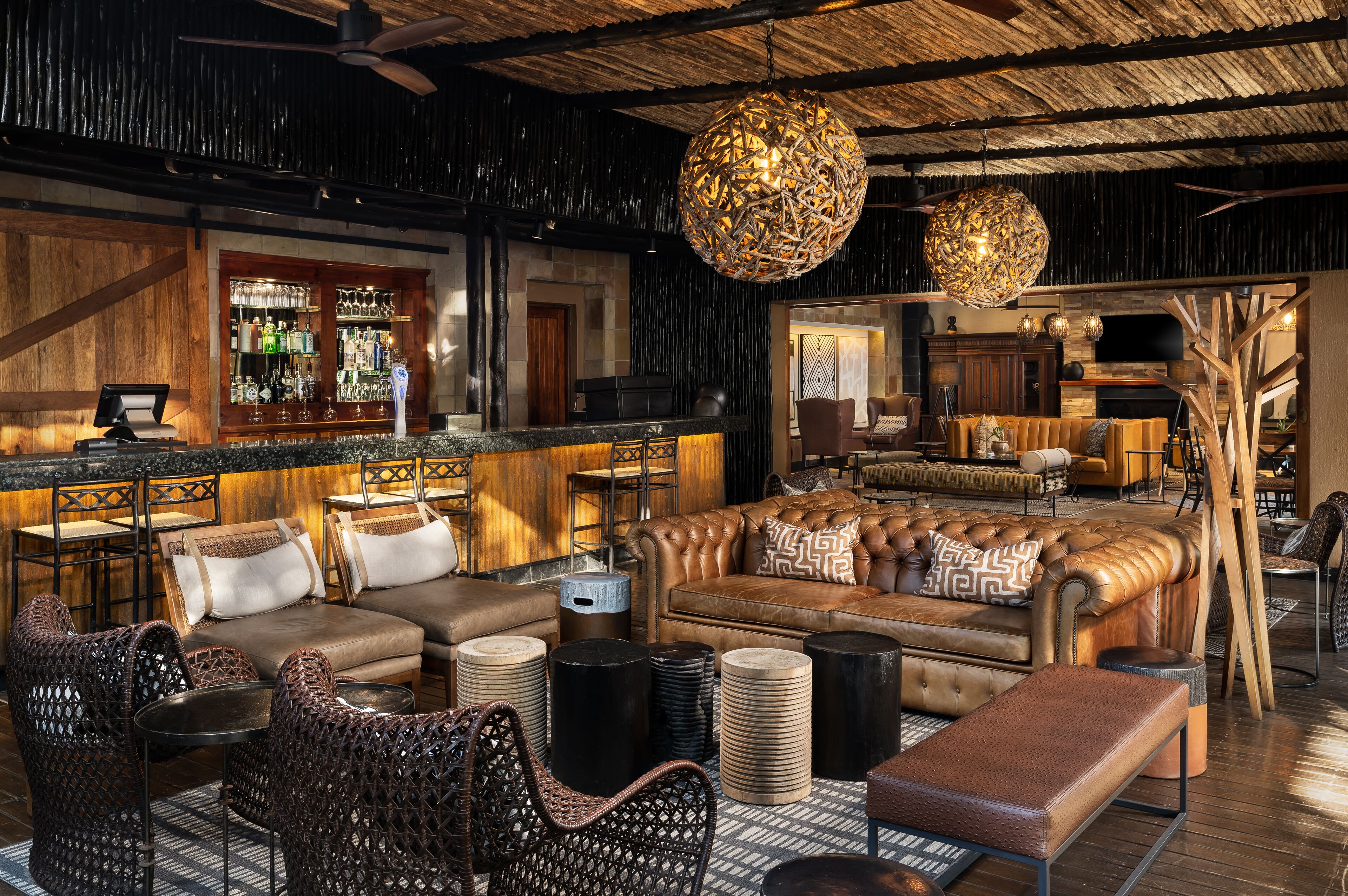 2 bars/lounges, poolside bar