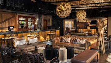 2 bars/lounges, poolside bar