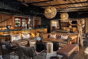 2 bars/lounges, poolside bar