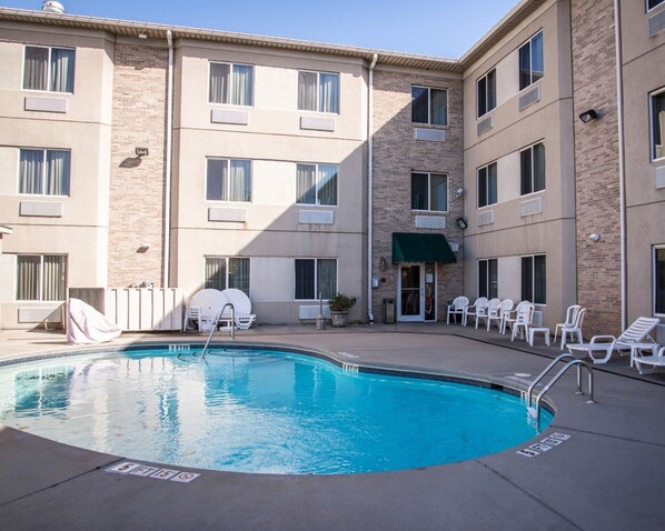 Seasonal outdoor pool, pool loungers