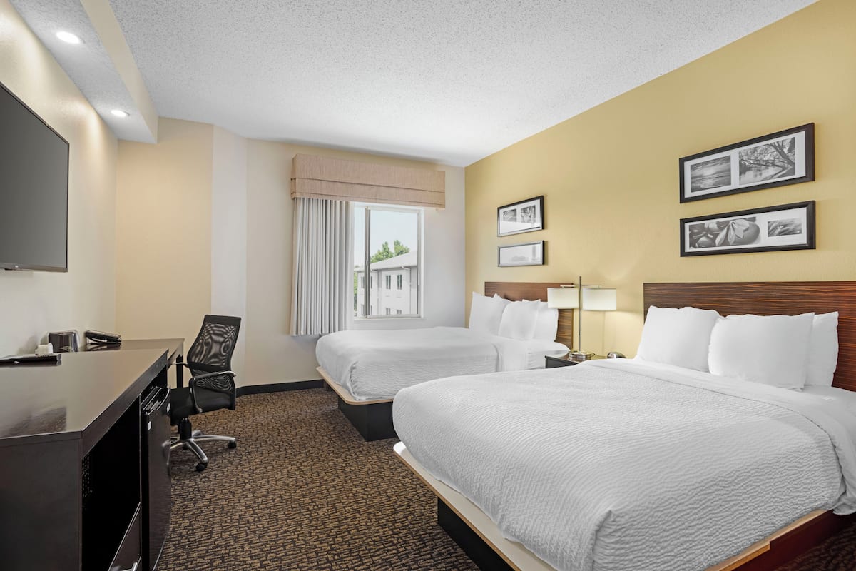 Suite, Non Smoking | In-room safe, desk, iron/ironing board, free WiFi