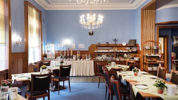 Daily buffet breakfast (EUR 13.5 per person)