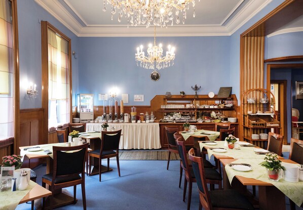 Daily buffet breakfast (EUR 13.5 per person)