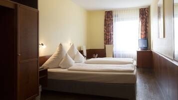 Double Room | Hypo-allergenic bedding, minibar, desk, laptop workspace