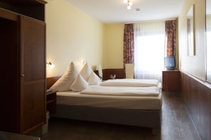 Doppelzimmer | Allergikerbettwaren, Minibar, Schreibtisch
