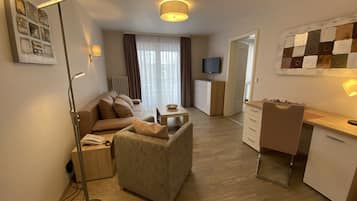 Superior Double Room, Non Smoking | Living area | Flat-screen TV