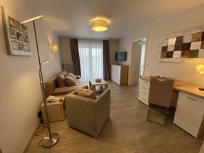Superior Double Room, Non Smoking | Living area | Flat-screen TV