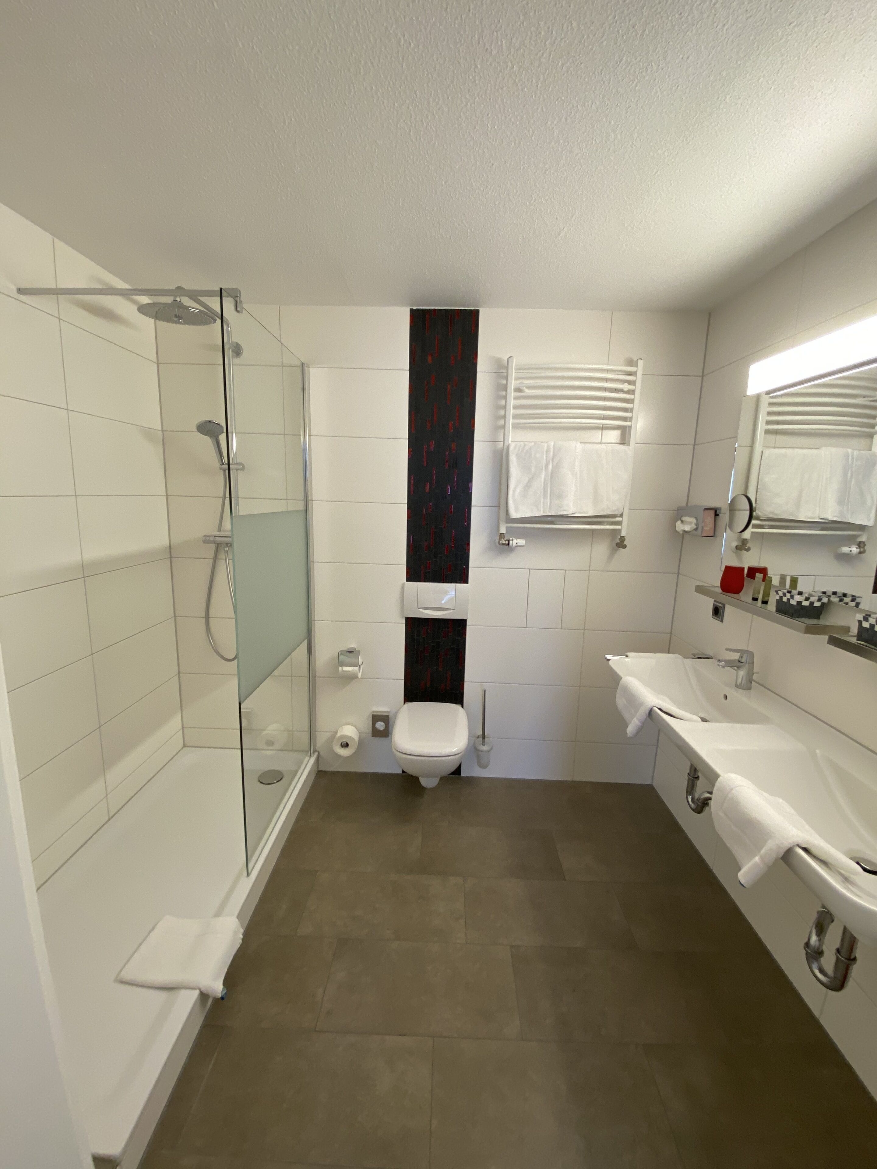 junior suite, non smoking | bathroom | free toiletries, hair dryer, bathrobes, slippers