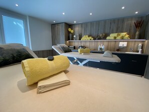 Couples treatment rooms, sauna, hot tub, steam room, Turkish bath