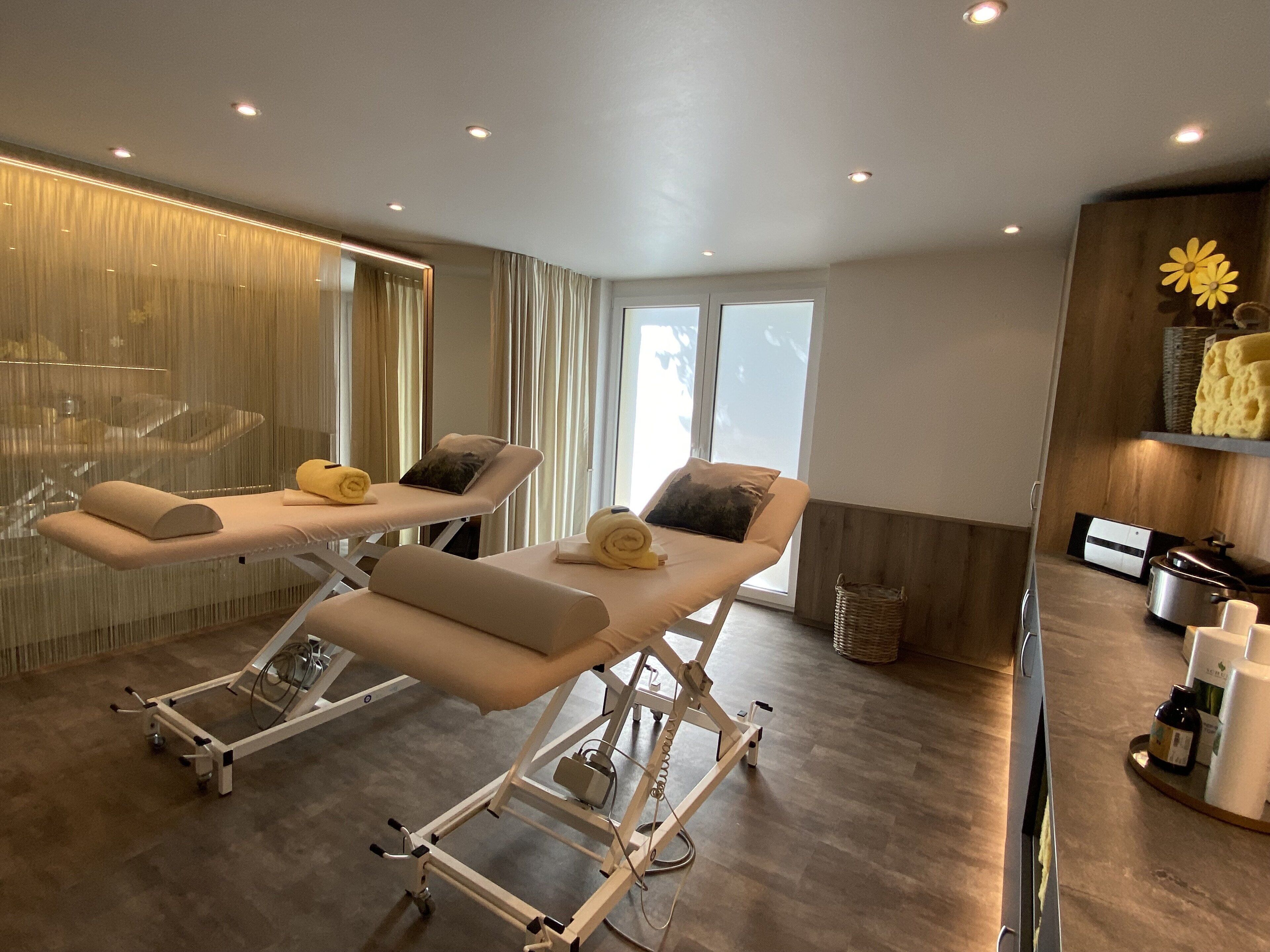 couples treatment room(s), sauna, hot tub, steam room