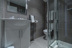 Free toiletries, hair dryer, towels - Kensington Gardens Hotel (London)