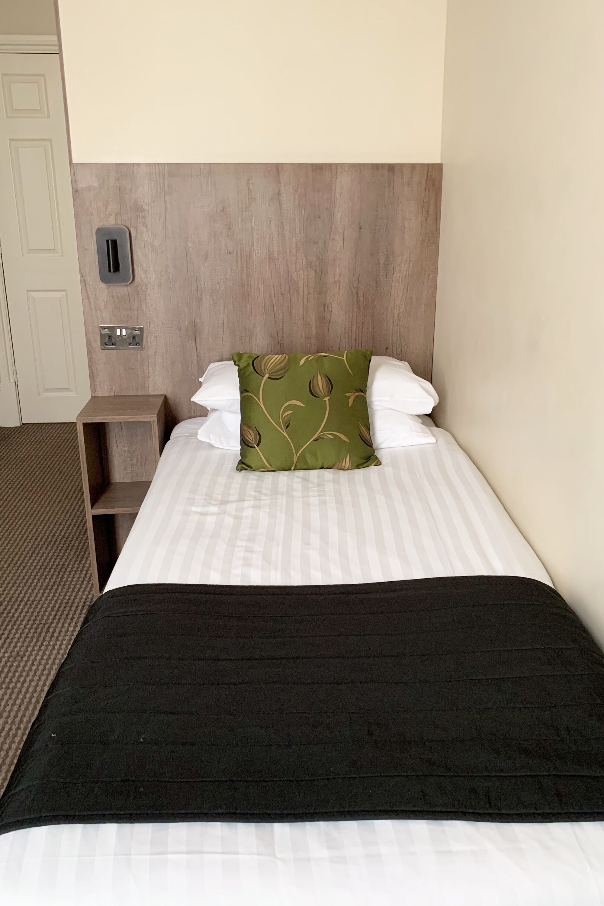 standard single room, 1 single bed | desk, blackout curtains, iron/ironing board, free wifi