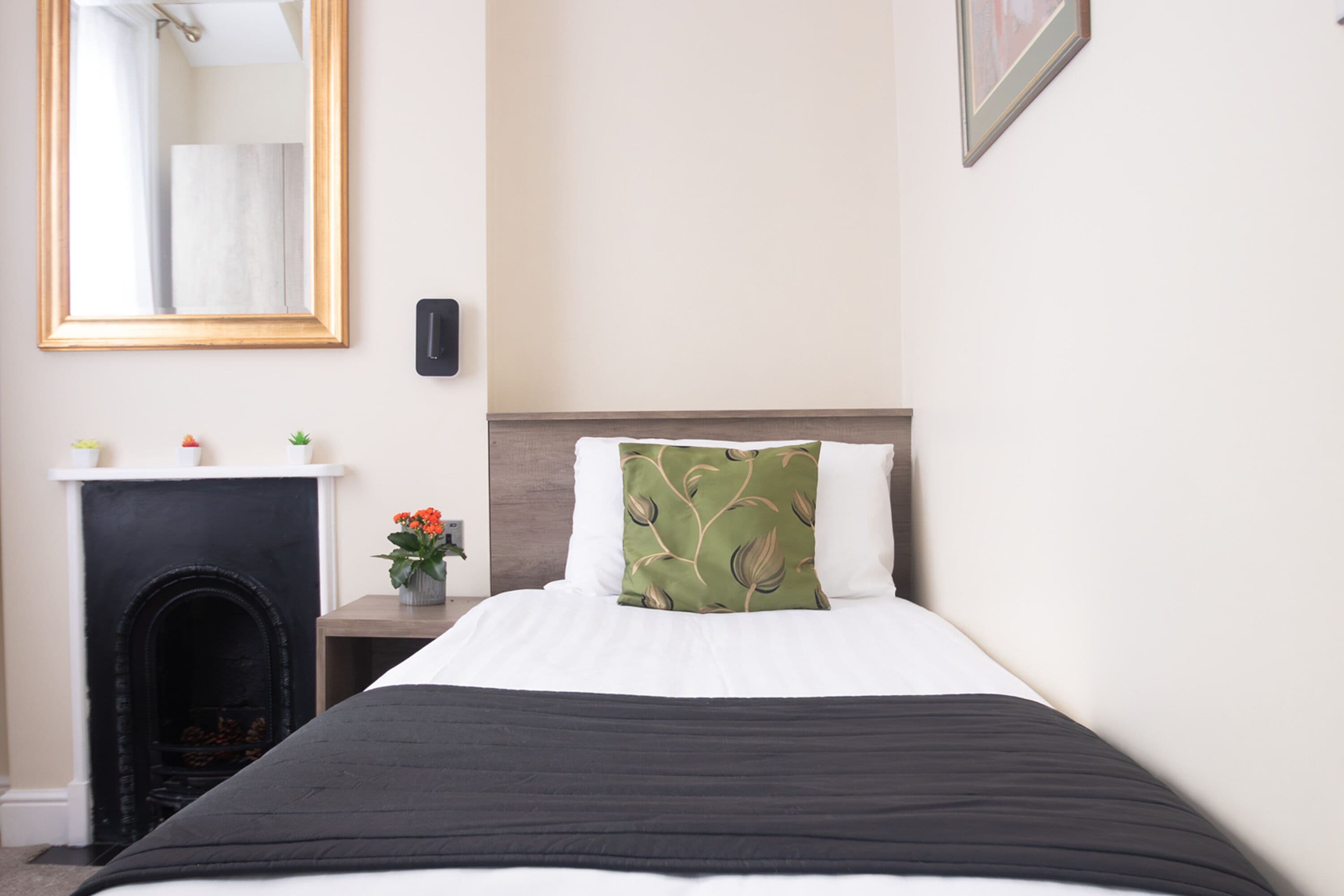 standard triple room | desk, blackout curtains, iron/ironing board, free wifi