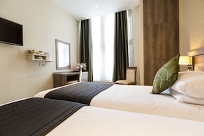 Standard-Zweibettzimmer, 2 Einzelbetten | Schreibtisch, Verdunkelungsvorhänge, Bügeleisen/Bügelbrett