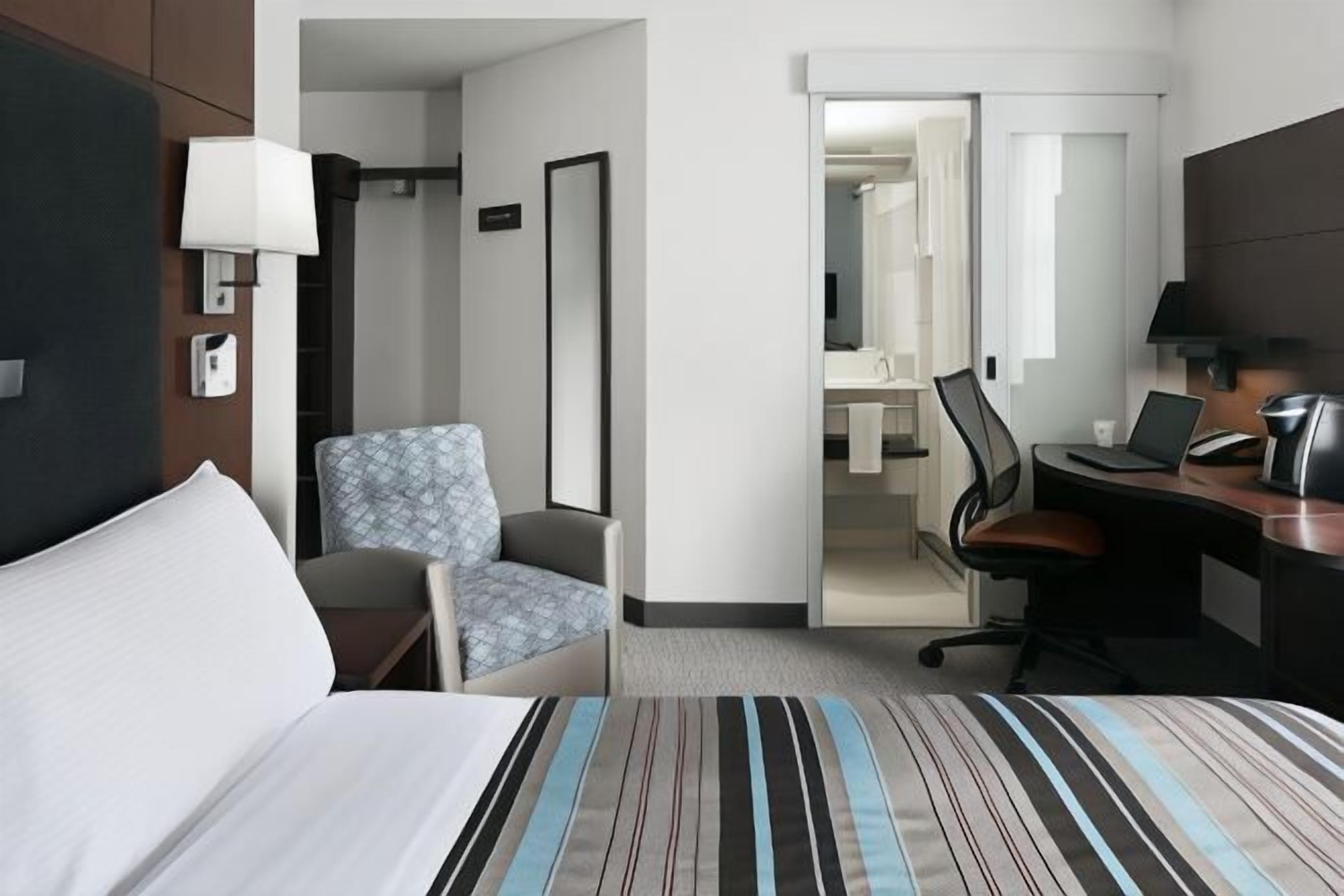 高級寢具、書桌、筆電工作空間、免費無線上網