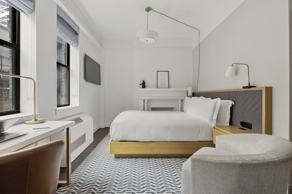 标准房 | 高档床上用品、办公桌、笔记本电脑工作区、免费 WiFi