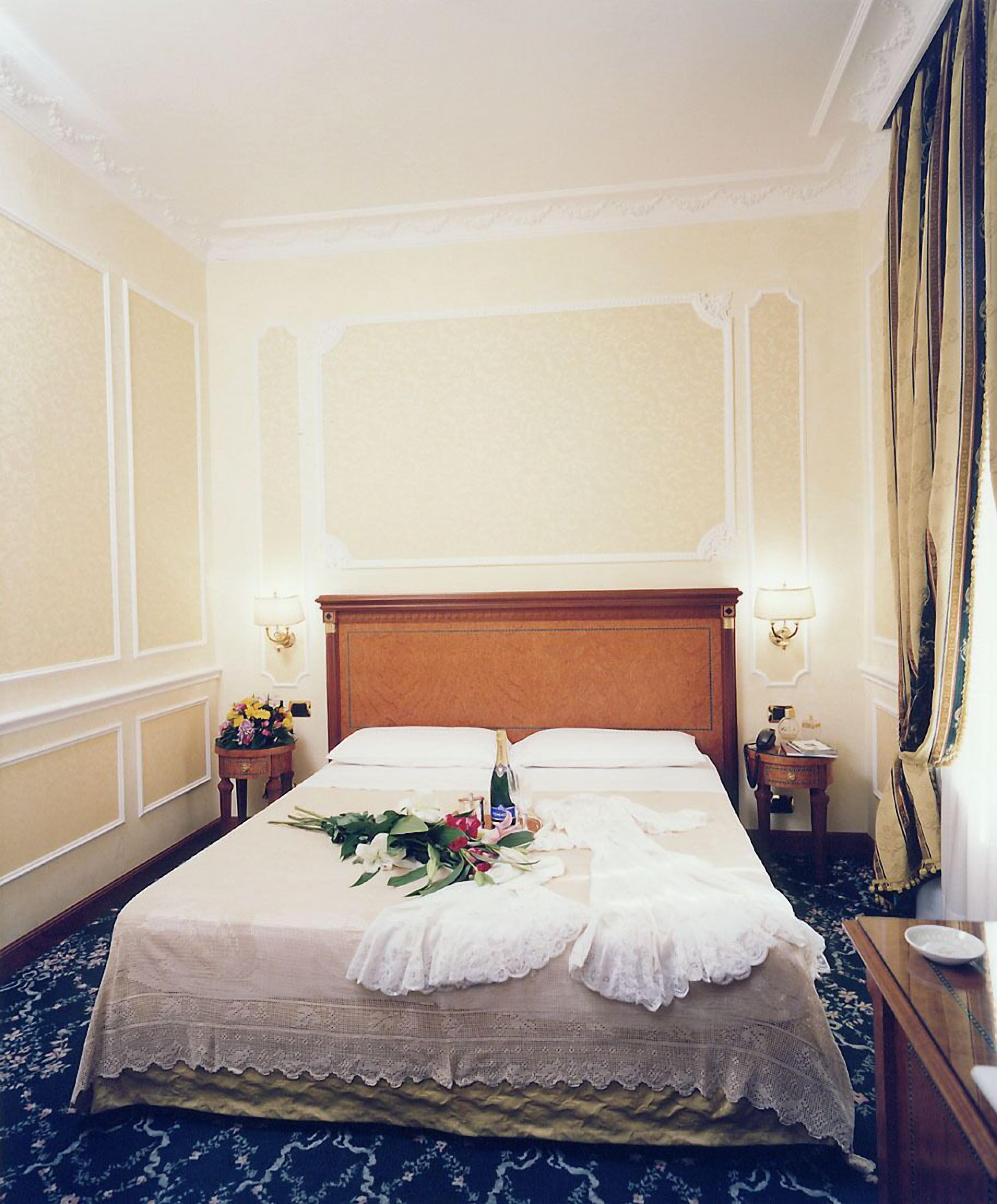 triple room | 1 bedroom, minibar, in-room safe, desk