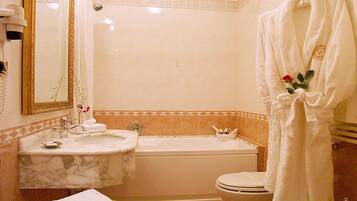 Doppia Deluxe, idromassaggio | Bagno | Doccia, set di cortesia gratuito, asciugacapelli, bidet