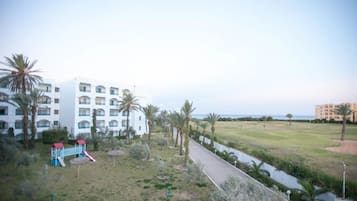 Zona de juegos infantil al aire libre