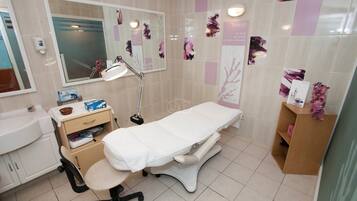 Turkish bath/hammam, body treatments, body wraps, body scrubs
