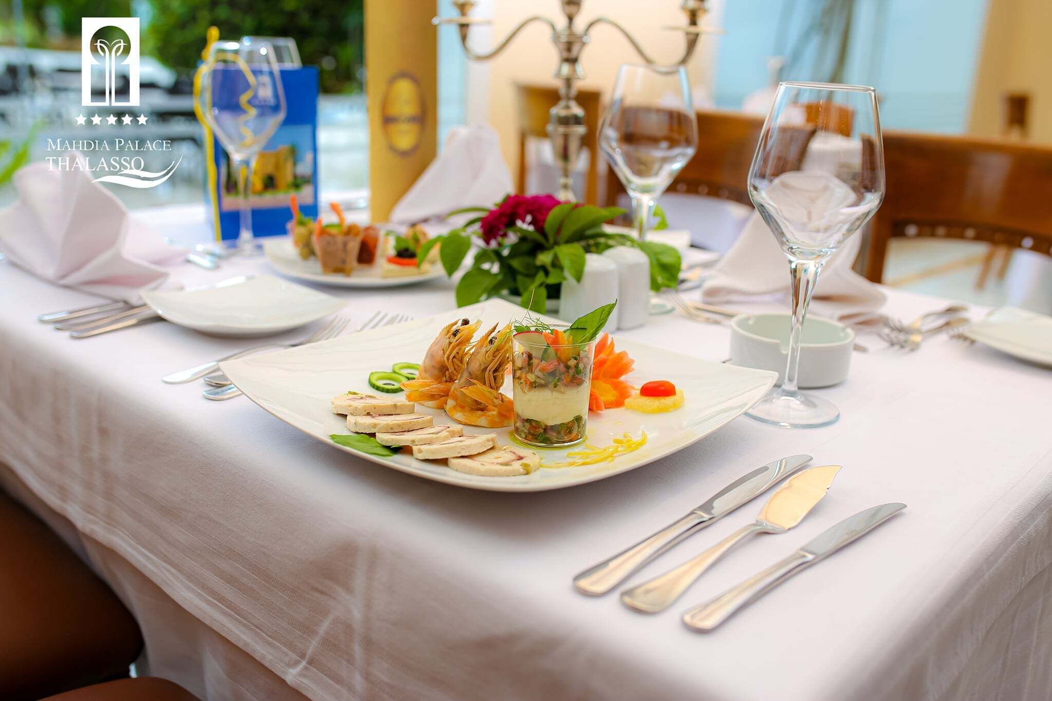 2 restaurants, breakfast, lunch, dinner served; international cuisine